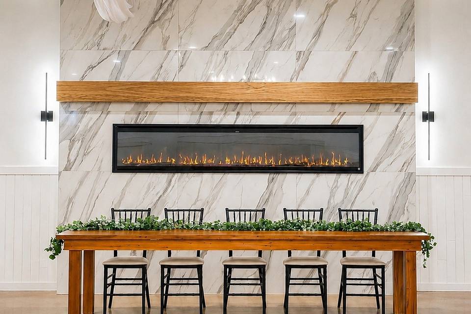 knot-ready-02-fireplace-head-table-wide.jpg