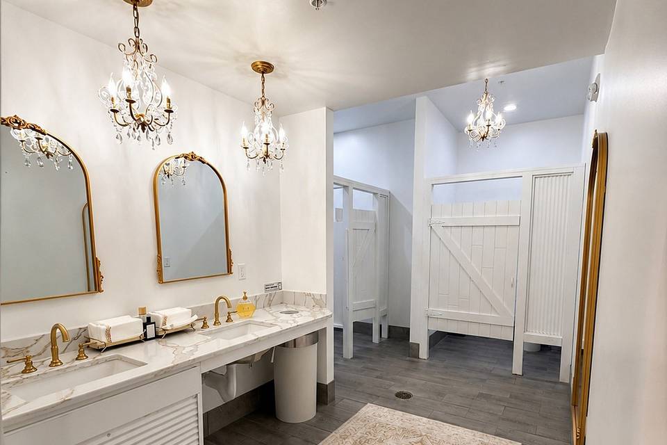 knot-ready-13-ivory-suite-bathroom.jpg