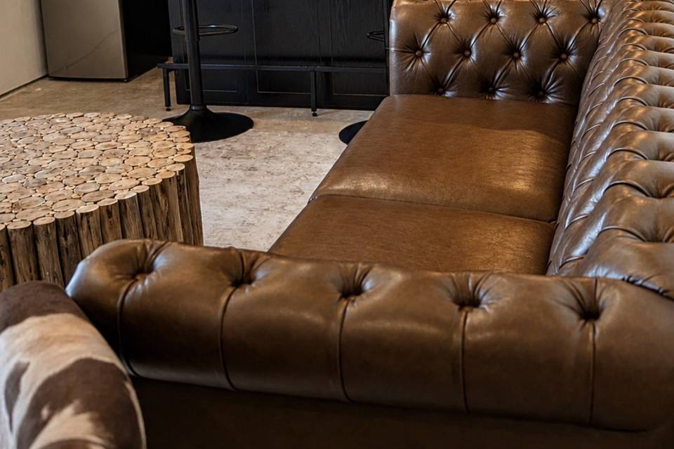 knot-ready-additional-04-sable-suite-seating.jpg