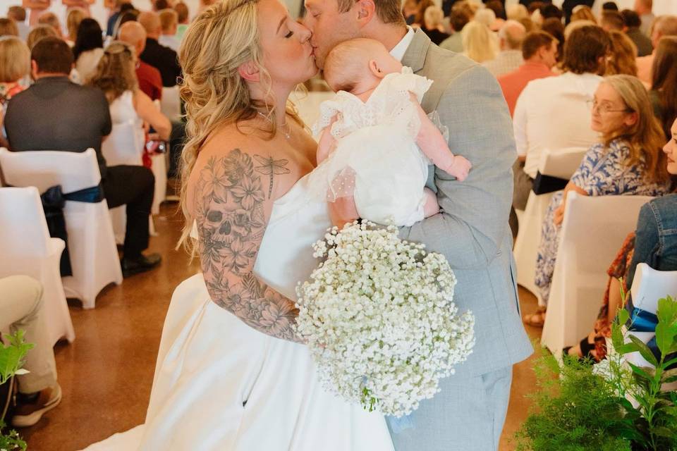 knot-ready-more-01-ceremony-family-kiss.jpg
