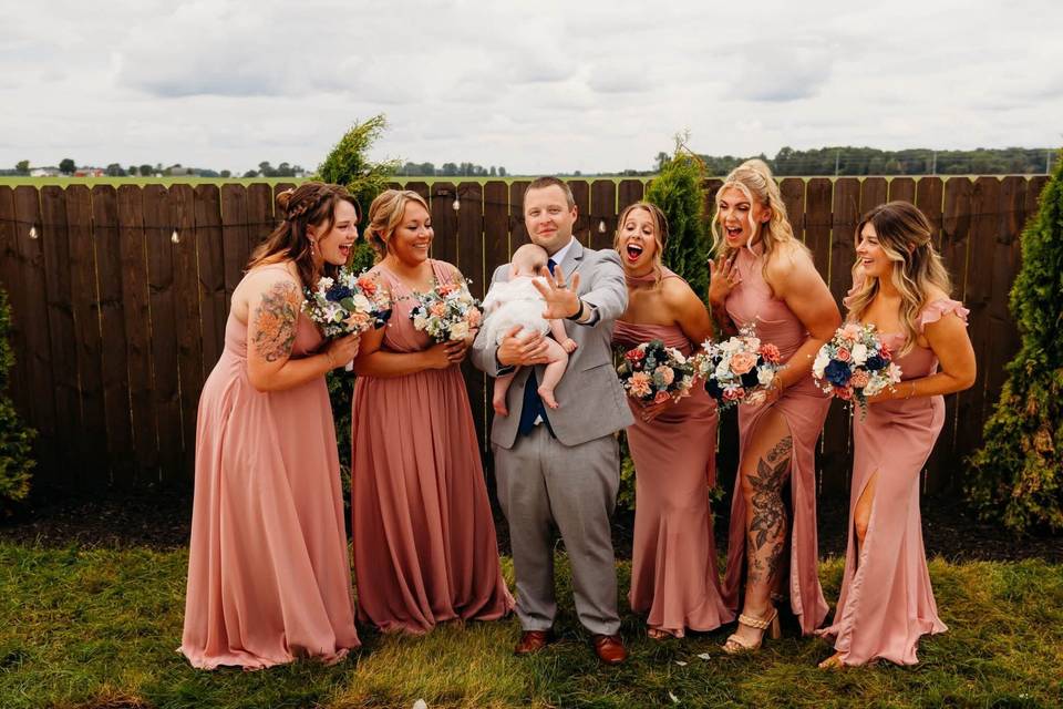 knot-ready-more-04-wedding-party-outdoor.jpg