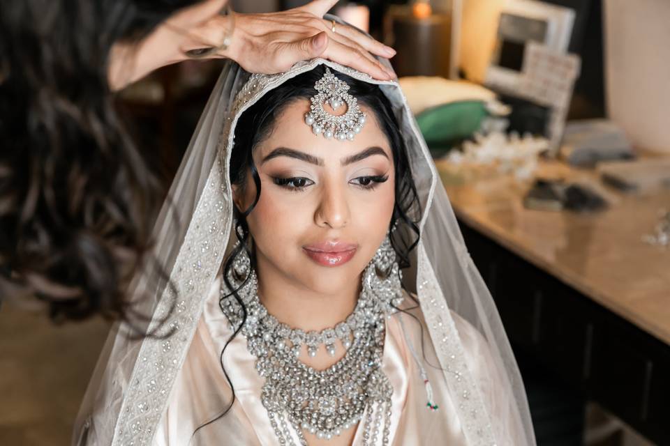INDU BRIDE GETTING READY