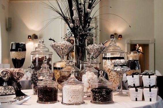Black and White Sweet Table