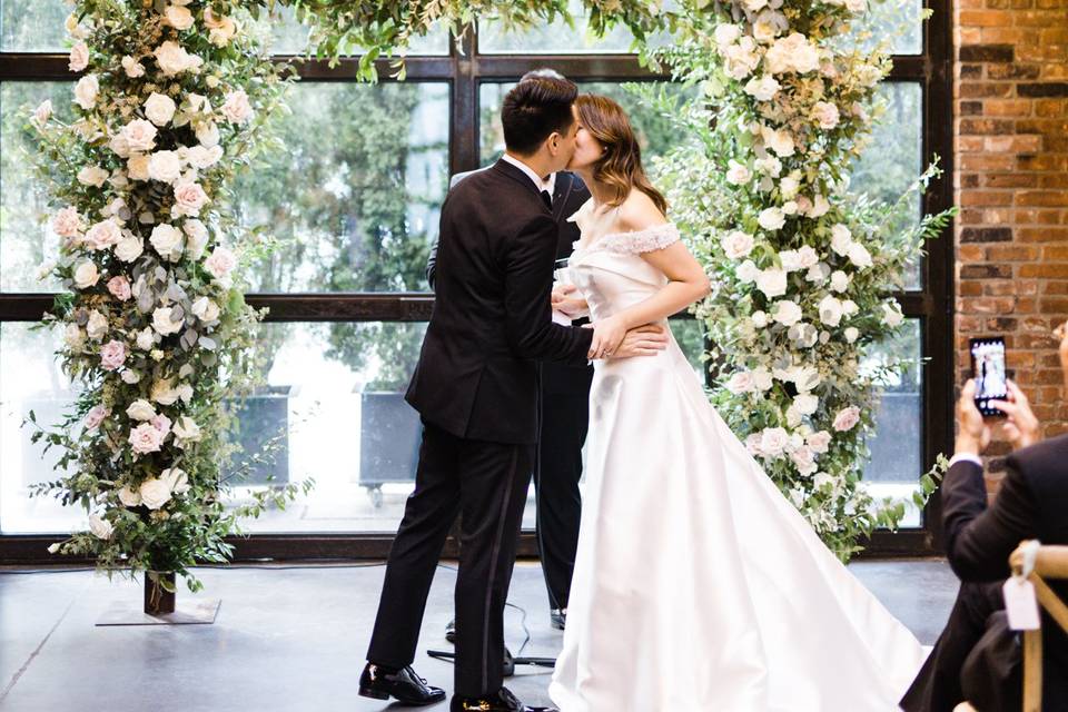 Romantic ceremony arch