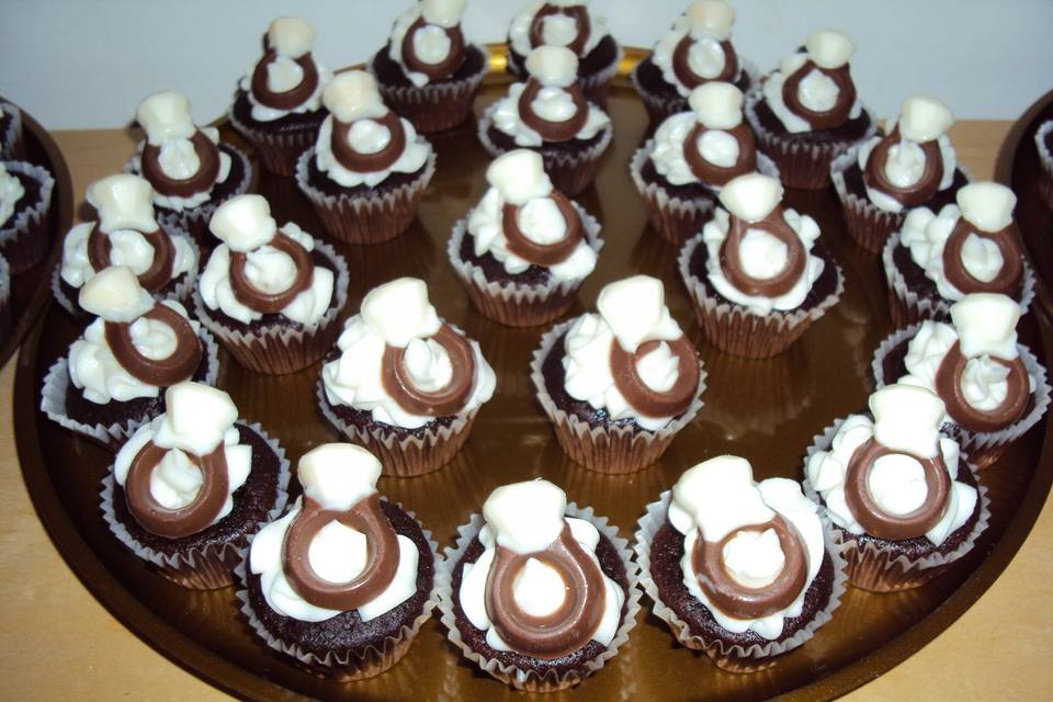 Engagement Mini Cupcakes