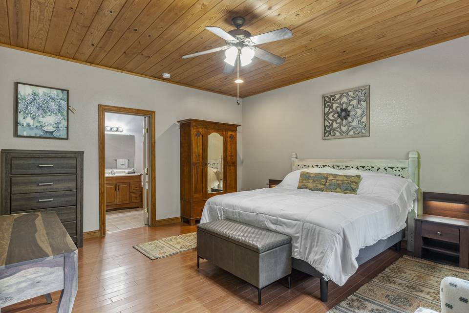 Gorgeous 2750 sq. ft. cabin