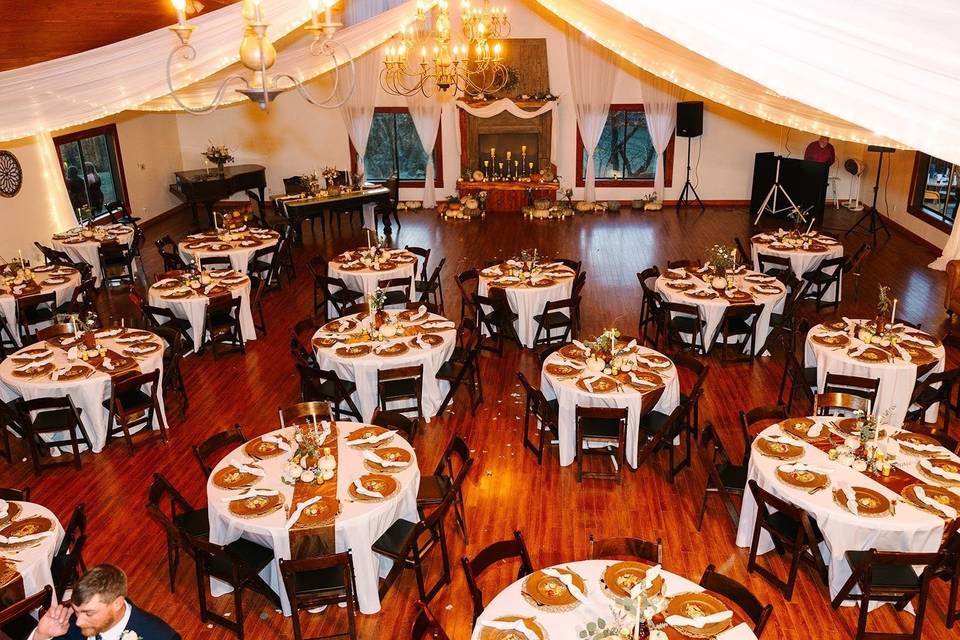 Solid gold reception space