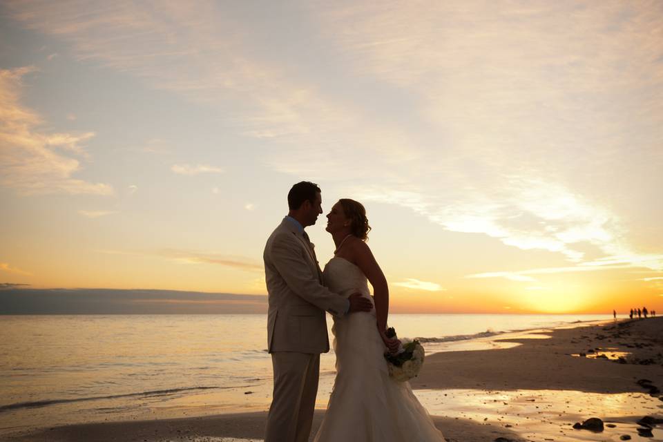 Sunset photography of a wedding couple on Sanibel Island at the Casa Ybel Resort