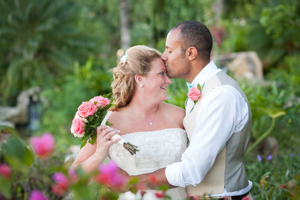 mmm...romantic kiss at this Marco Island destination wedding