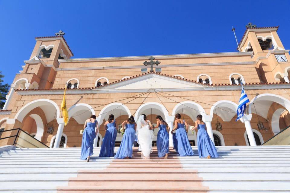 The bride with her bridesmaids outdoors