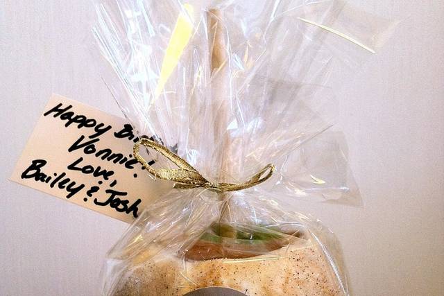 Daisy & Delilah's Gourmet Caramel Apples