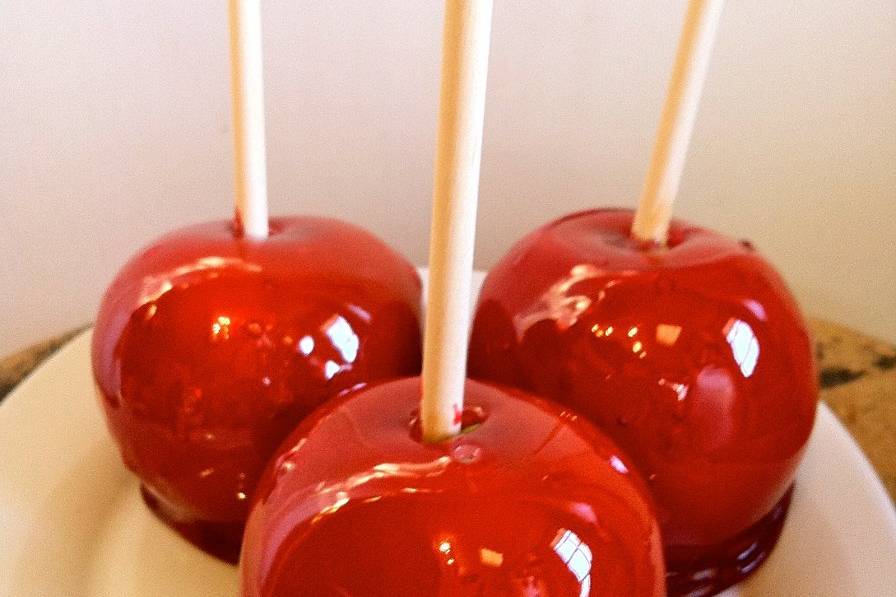 Daisy & Delilah's Gourmet Caramel Apples