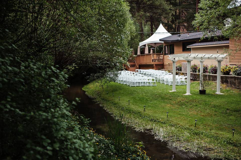 Outdoor wedding setup | Photo Credit: 2EE's Photography