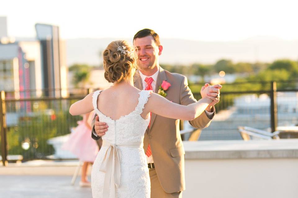 Treat your guests to a first dance against the backdrop of a setting desert sun