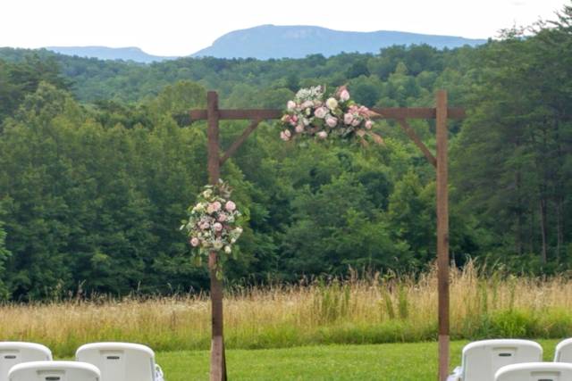 Luna's Trail Farm and Event Center