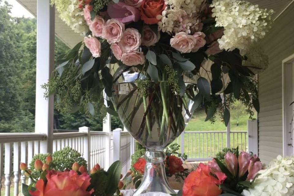 Flower arrangement for spring collection