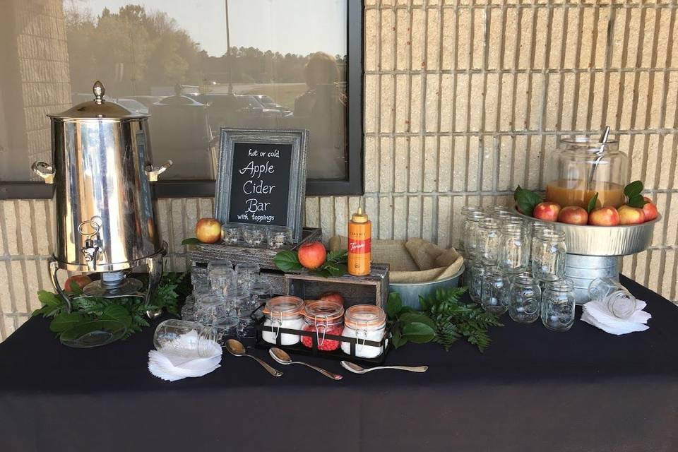 Hot and cold apple cider bar