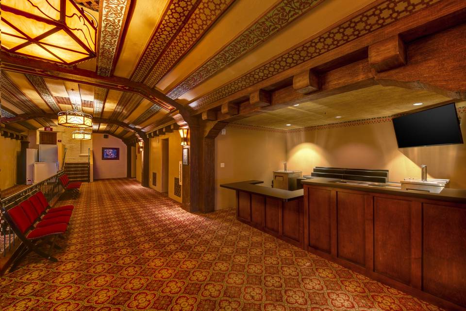 Mezzanine Lobby & Bar