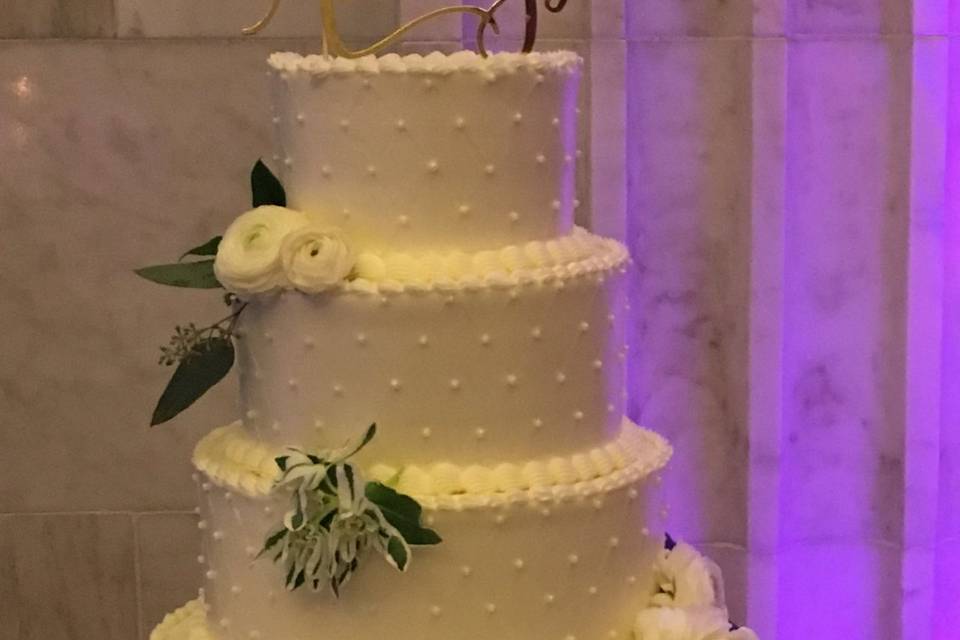 Wedding cake incuded