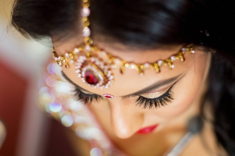 Indian wedding jewelry, getting ready photos.
