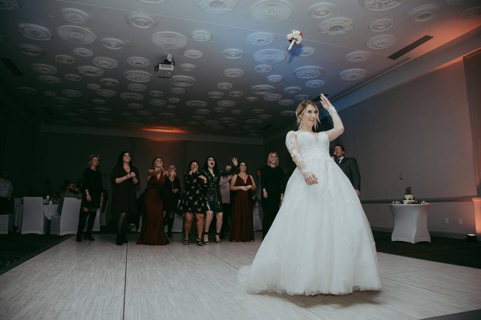 Bouquet Toss-Dona/Lucian