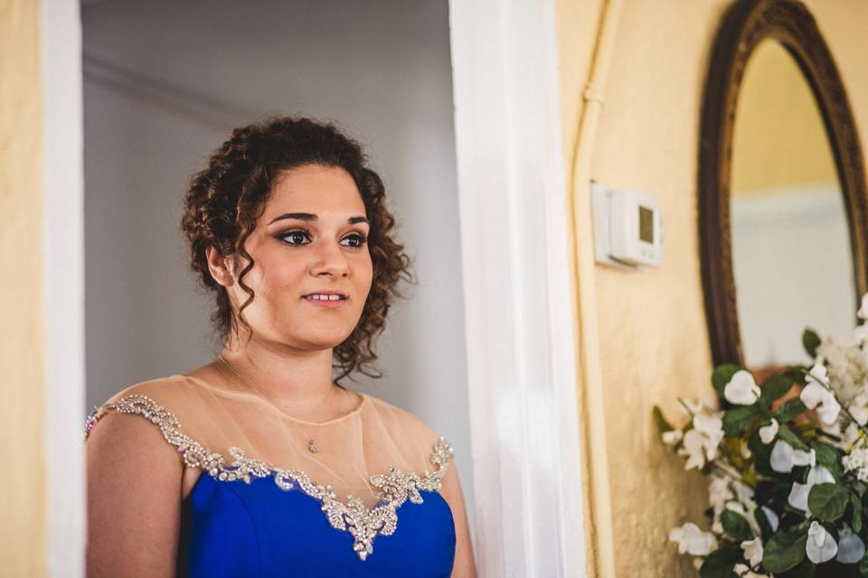 Curly hair updo on latina