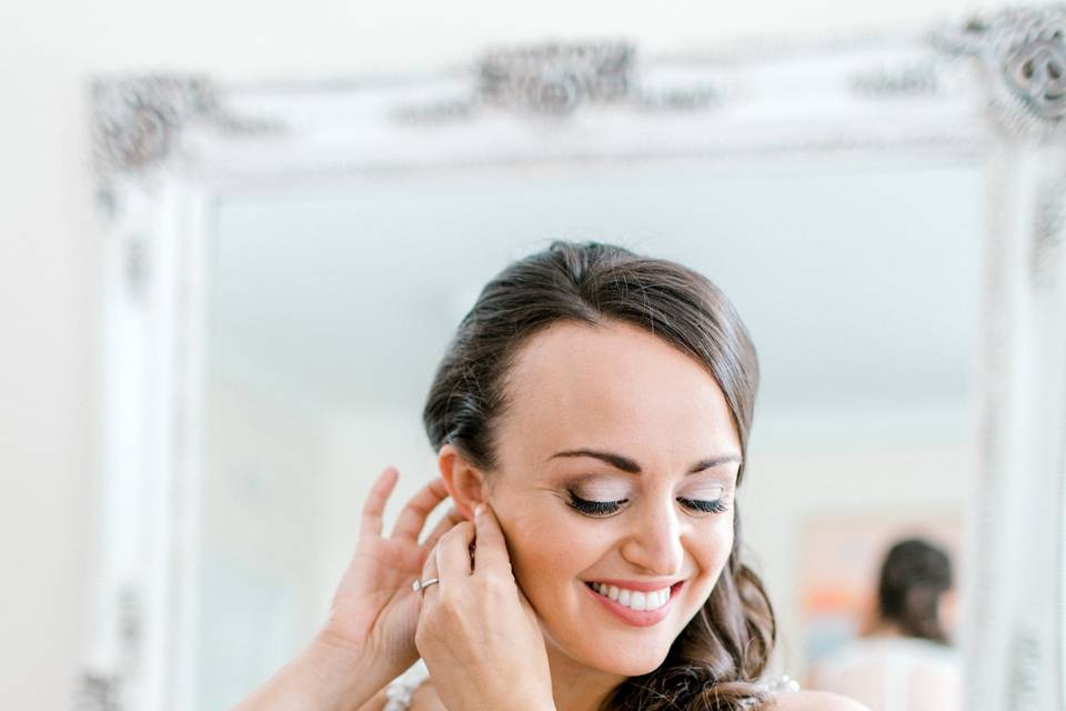 Bride w. gold/brown smokey eye