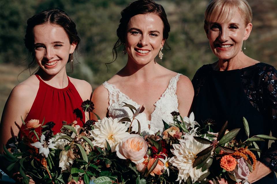 Bride, little sis and mom