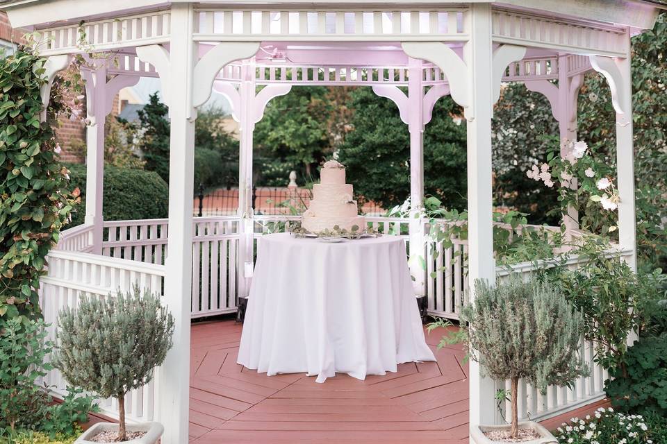 Cake cutting in gazebo