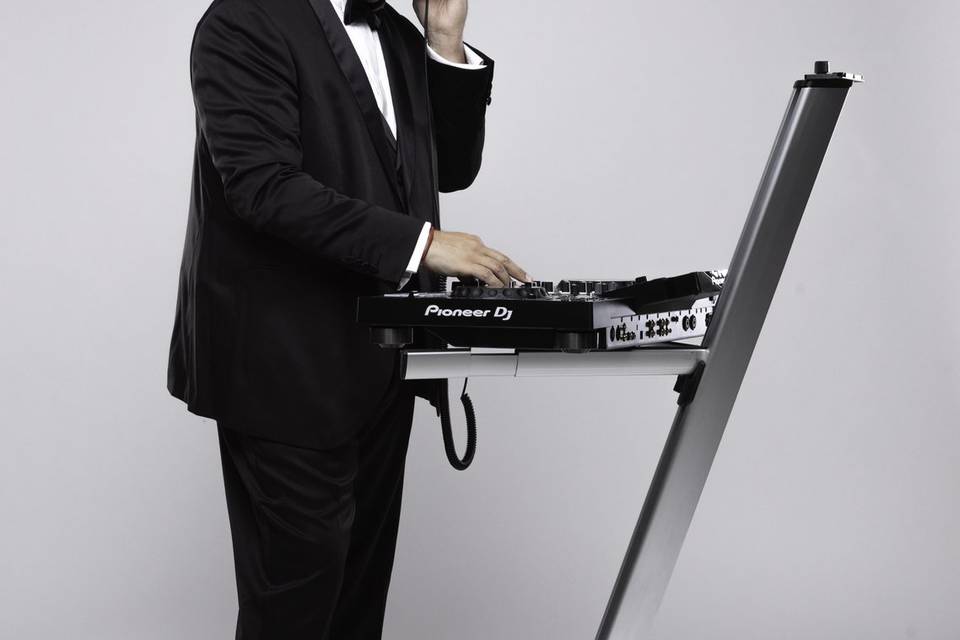 Andrew MacKenzie Dj