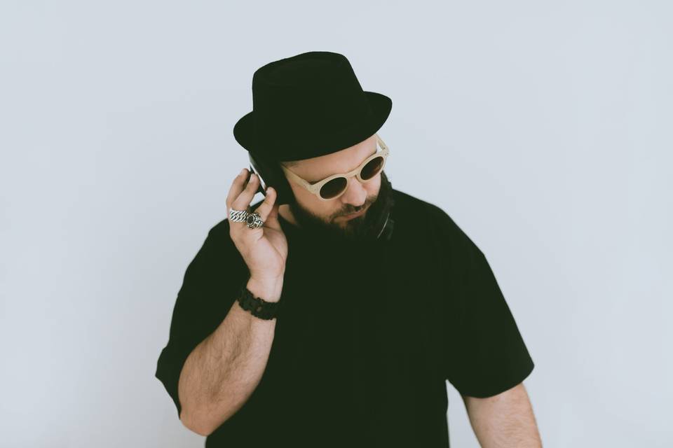 Andrew MacKenzie Dj