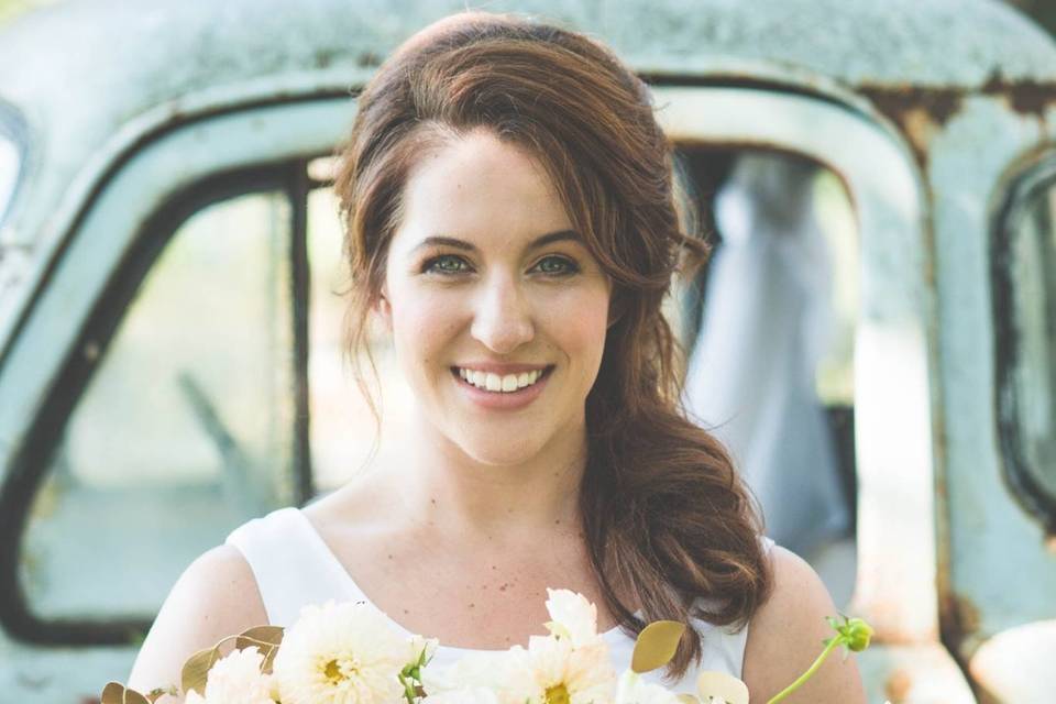 Smiling bride | Ten Point Floral Design