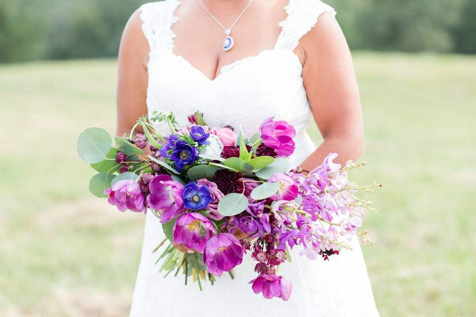 Colorful bridal bouquet | Barbara Covington Photography