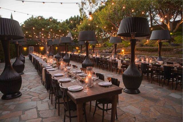 OUtdoor long table setup