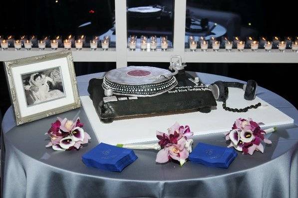 Record player cake