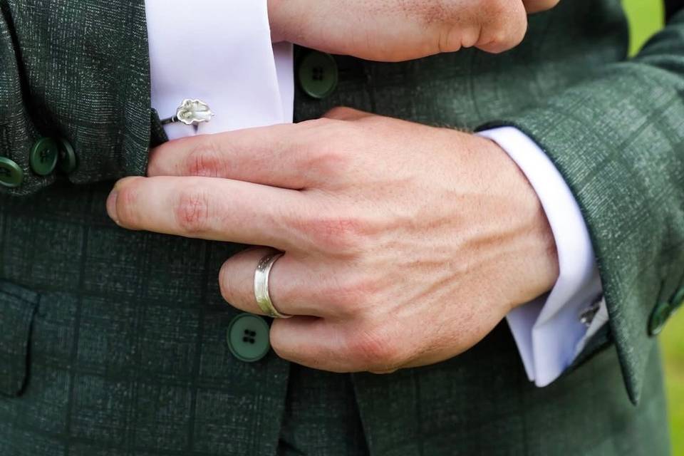 Hidden ring