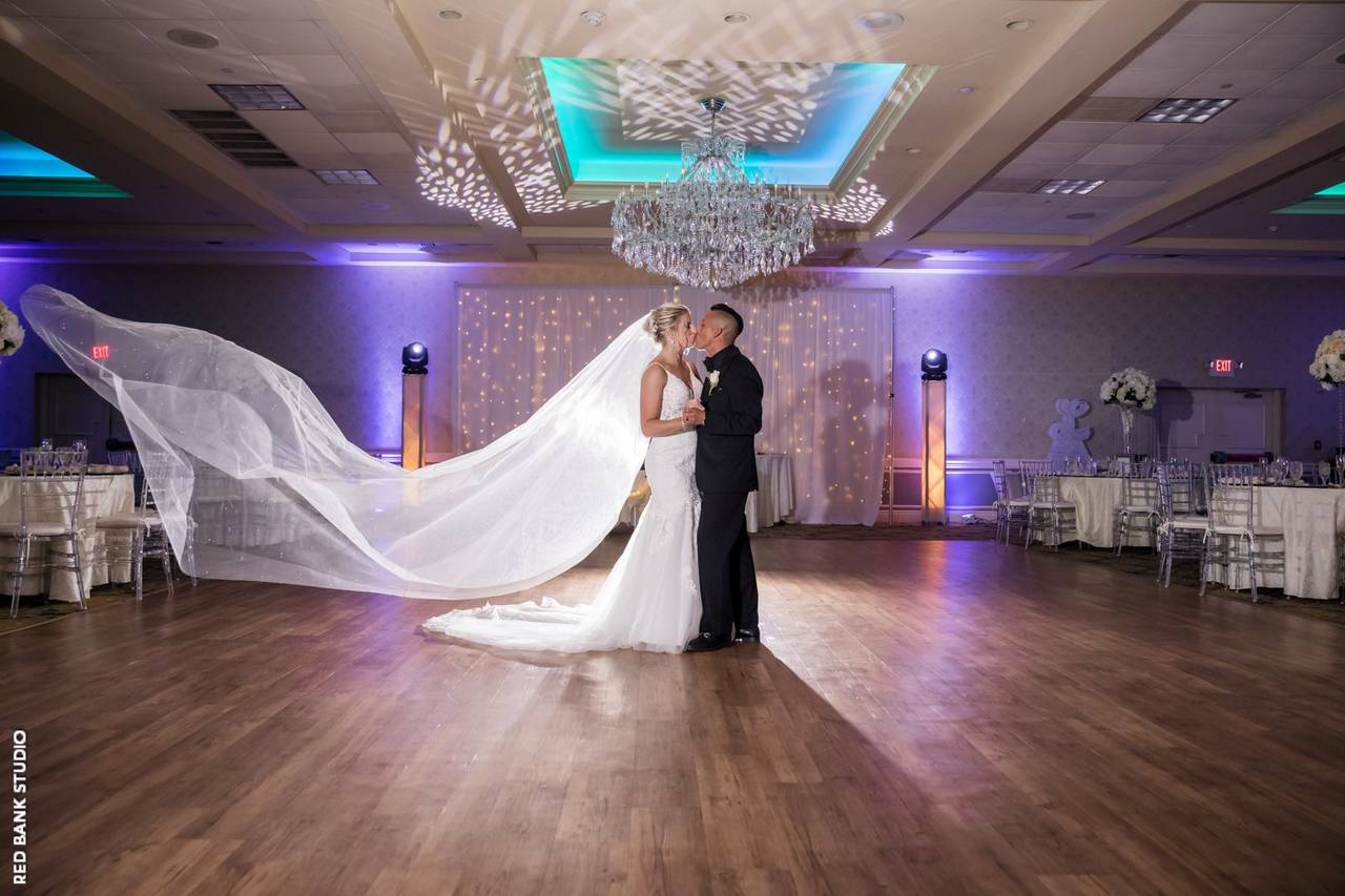 Crystal Ballroom At The Radisson Hotel Of Freehold Hotel Weddings