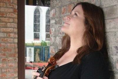 Lisa Vazzana is an accomplished professional violist and is the creator and director of THE HARTFORD PLAYERS STRINGS.