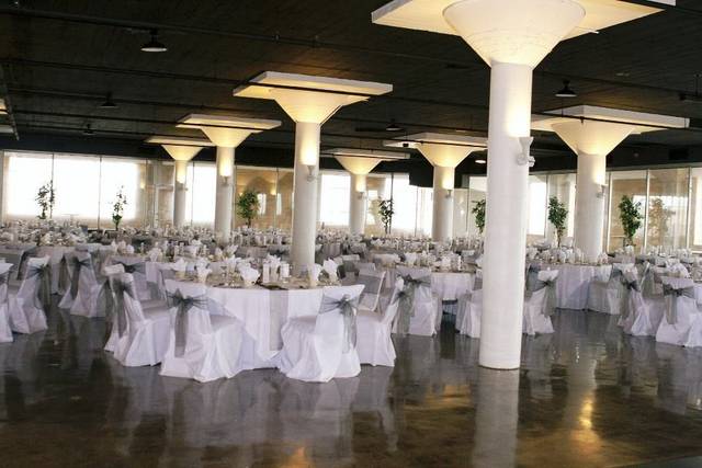 Indoor table setting