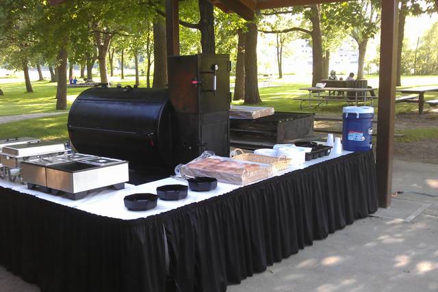 Von Hanson's CateringOutdoor Hog Roast and BBQ Pit Feed