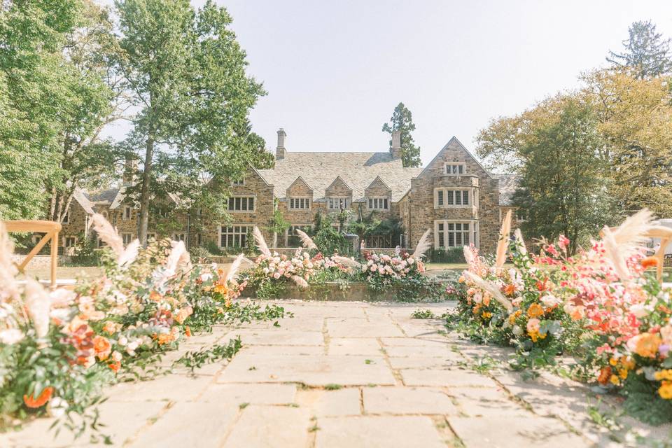 Pampas aisle decor