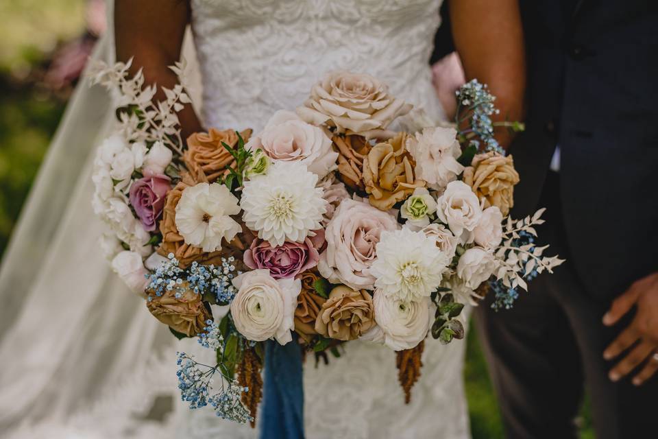 Textured bridal bouquet