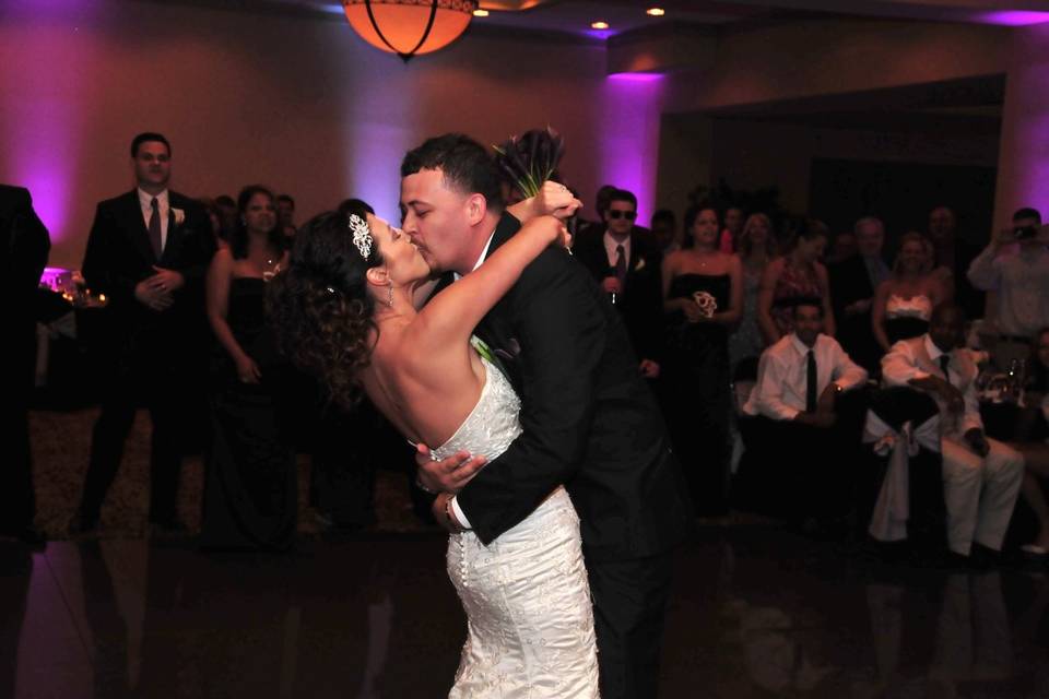 Kiss on the dance floor