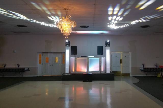 Spacious dance floor area