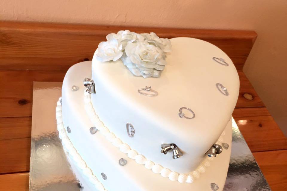 Gustitos Bakery wedding cake