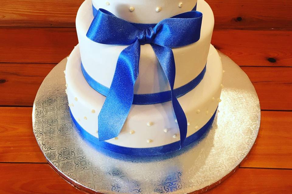 Gustitos Bakery wedding cake