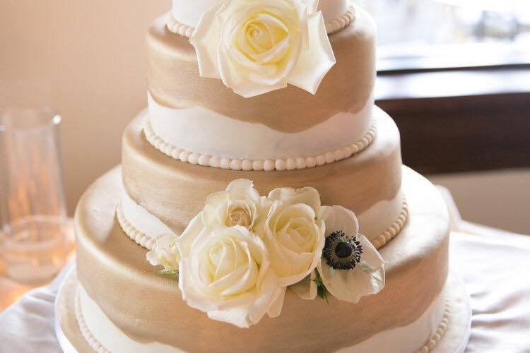 Gustitos Bakery wedding cake