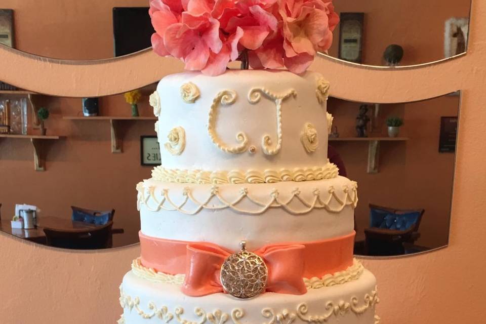 Gustitos Bakery wedding cake