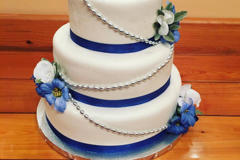 Gustitos Bakery wedding cake