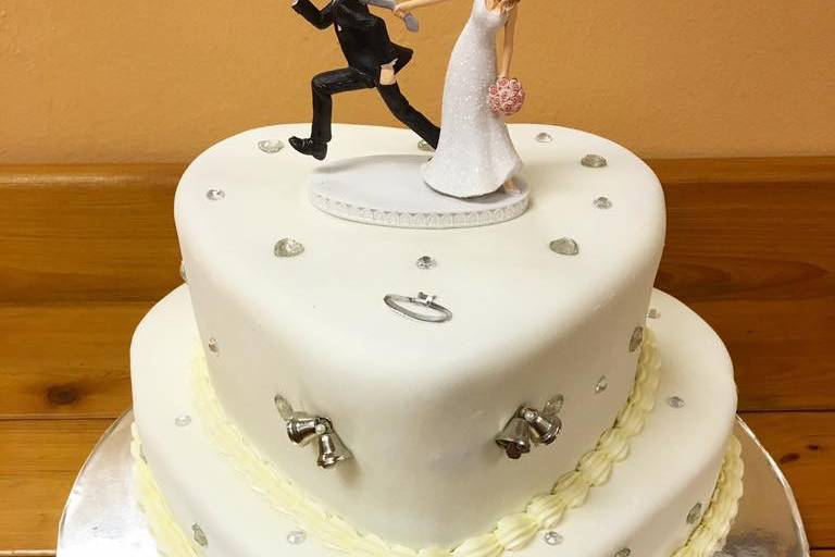 Gustitos Bakery wedding cake